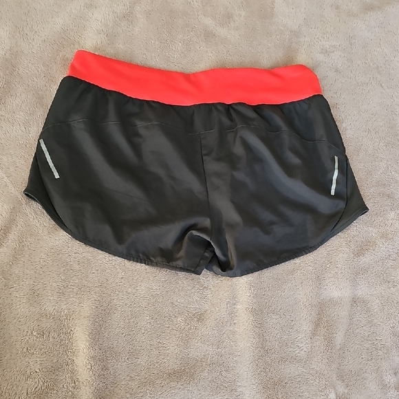 Adidas Women's Athletic Shorts Size M - Picture 4 of 9